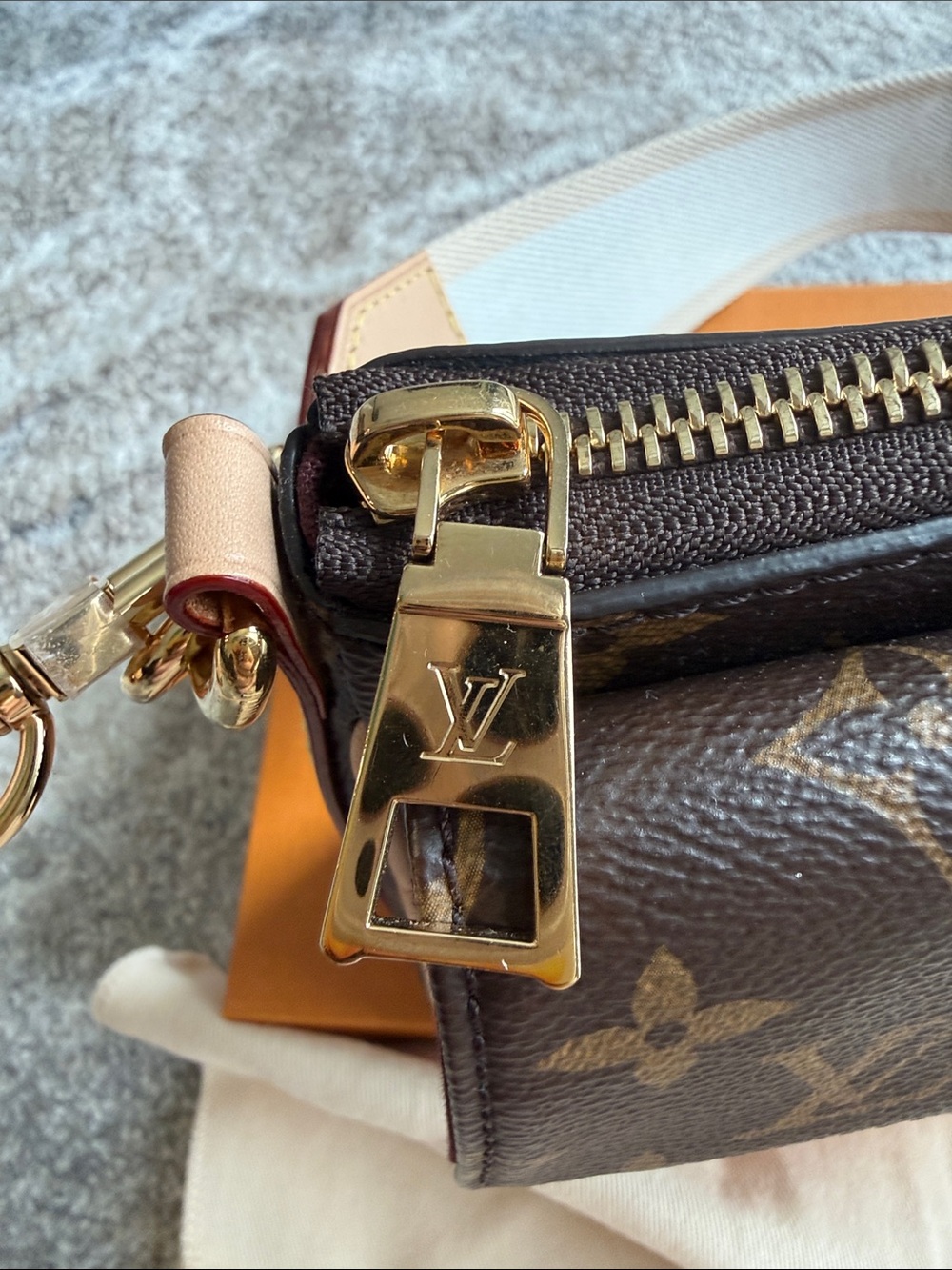 Louis Vuitton Monogram Canvas Brown Crossbody with Natural Vachetta Trim - Picture 4 of 16